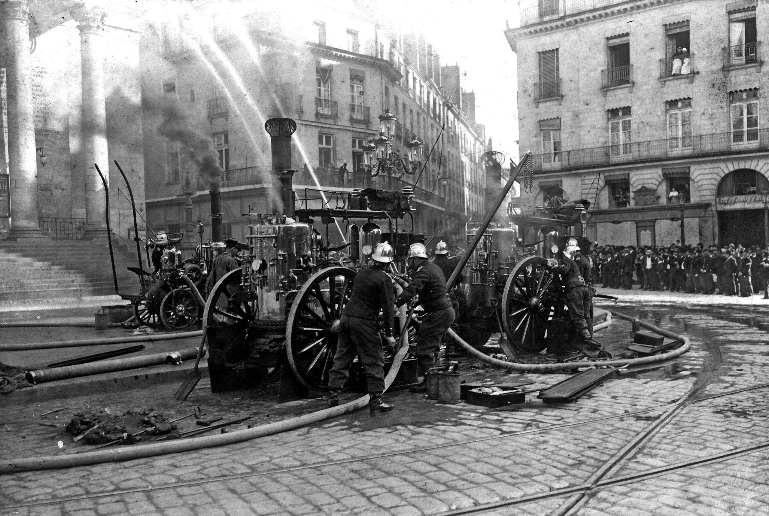 Pompier : Héritages héroiques et histoire